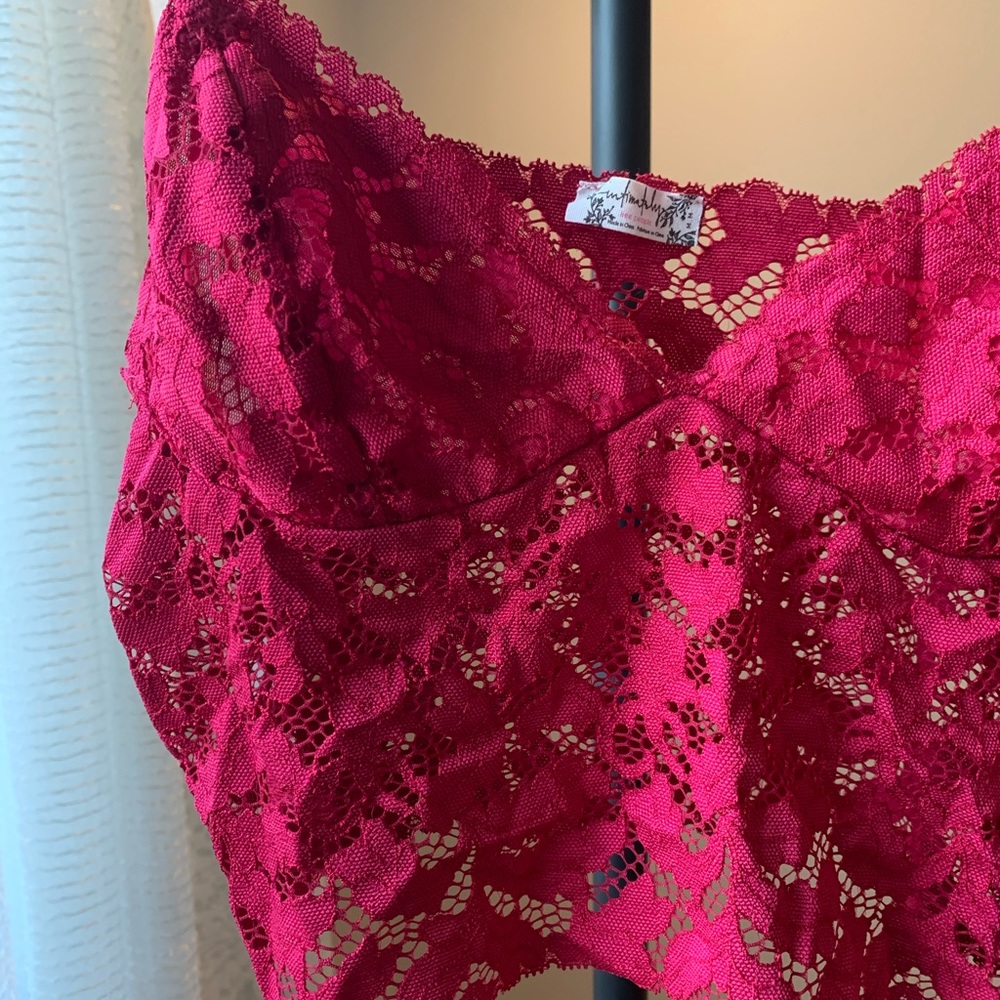 Cropped Lace Top - Picture 2 of 4